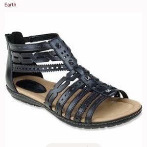 EARTH shoes “Bay” black leather gladiator sandals